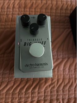 Triangle big muff effect pedal
