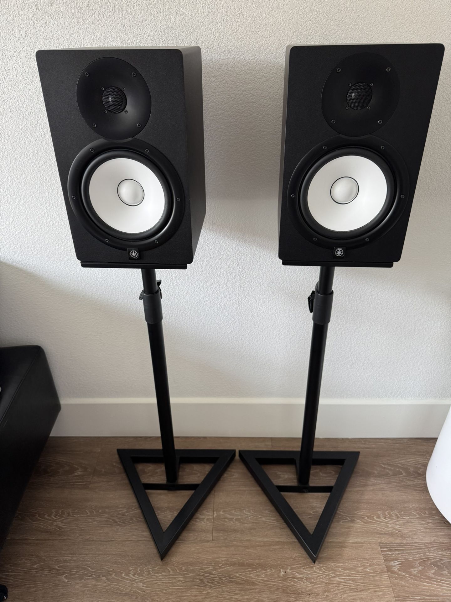 2 x Yamaha HS8 8” Studio Monitors + Stands