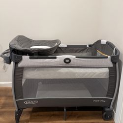Graco Pack ‘n Play Close2Baby Bassinet Playard - Like NEW + Extra Mattress & Protector 
