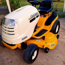 GREAT CONDITION CUB CADET LT1024 RIDING Mower 