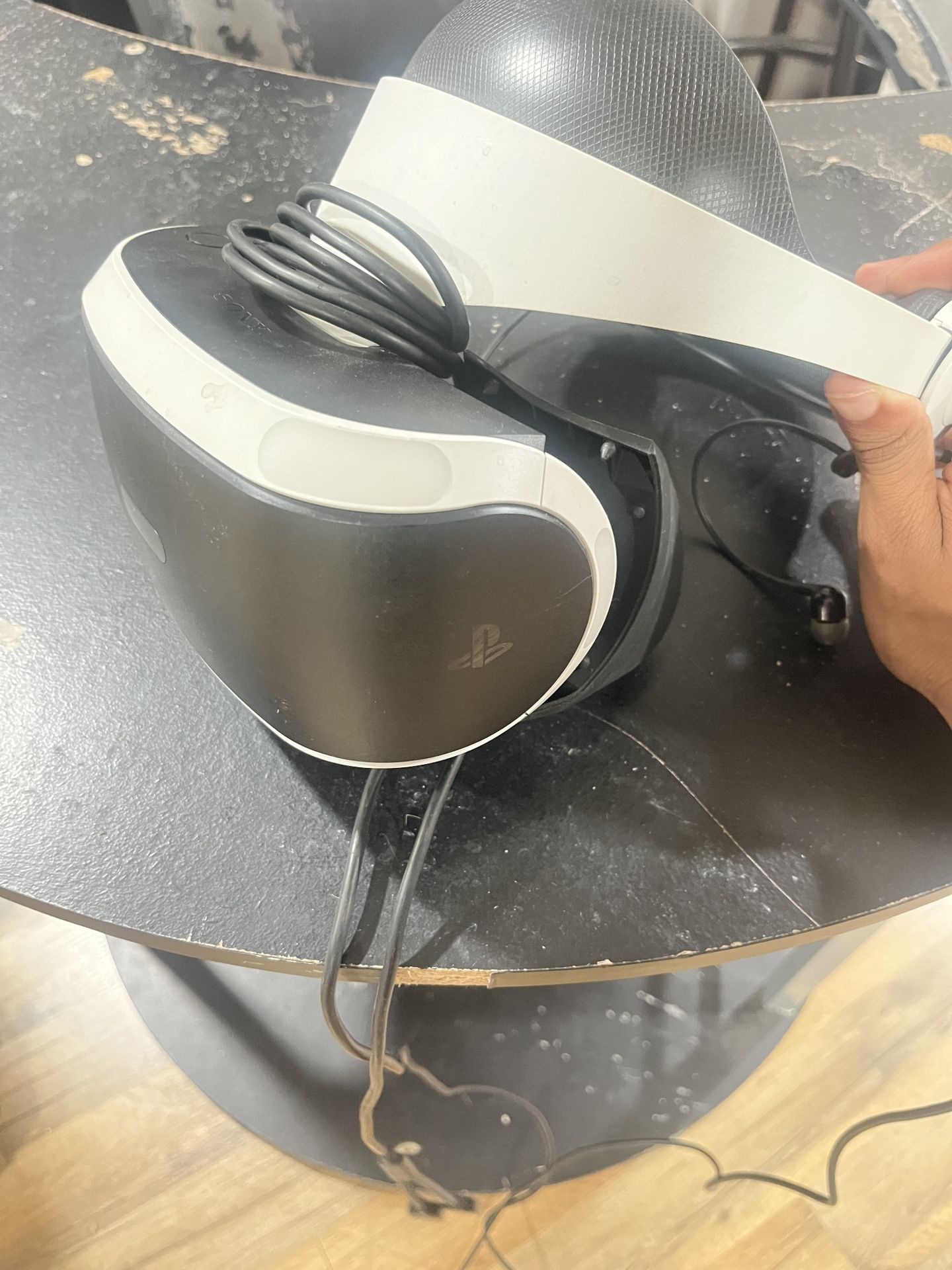 PS VR HEADSET (EAR PLUG & WIRE INCLUDED)