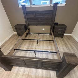 Queen Sized Juararo King Poster Bed Frame And 2 Matching  Nightstands 