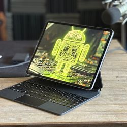 2022 iPad Pro 2TB (m2) + Magic Keyboard 