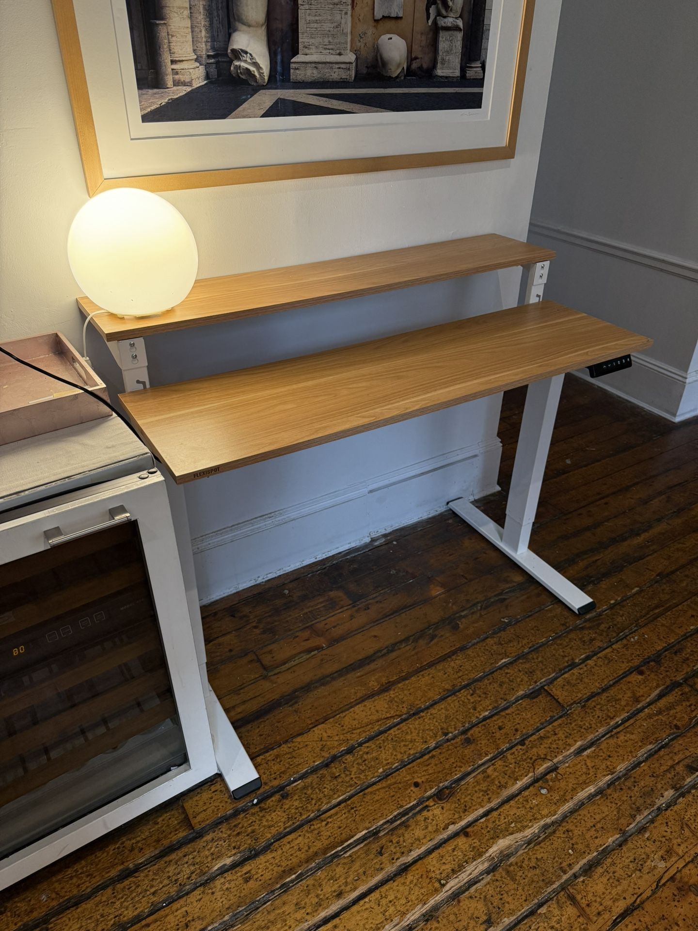 Electronic Sitting/Standing Desk