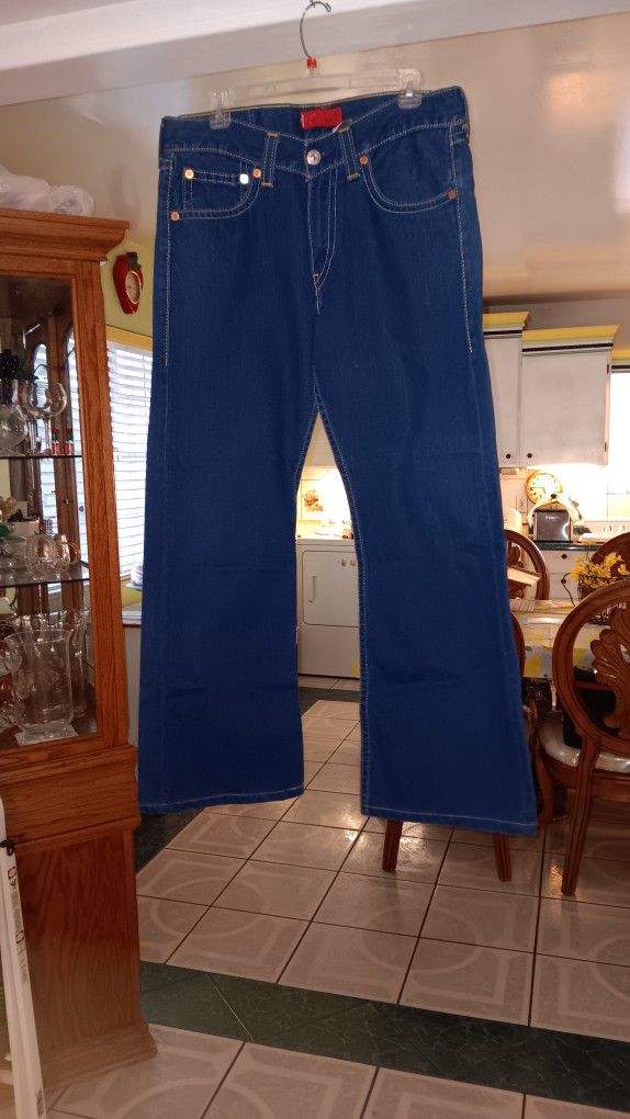 New  Men's Pants Levis Not Straight..size 33x30