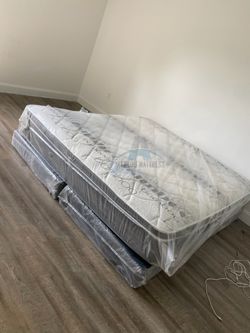 King mattress pillow top and box spring set (2pc - brand new) 