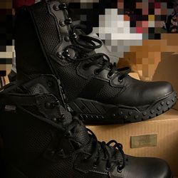 NEW IN BOX DANNER BOOTS 10.5