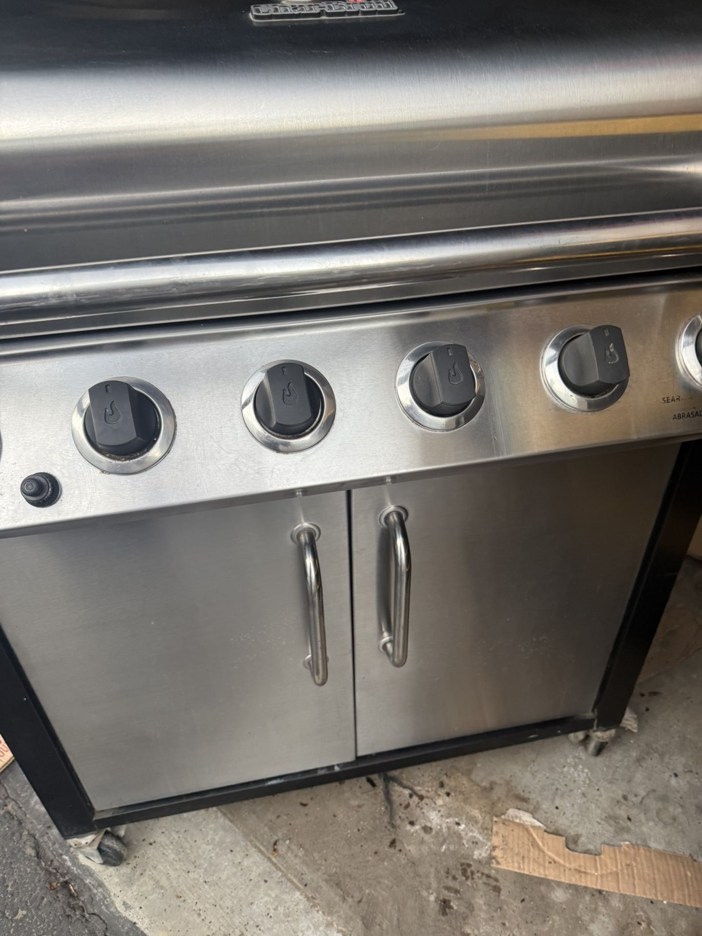 Char-Broil Barbecue Grill -