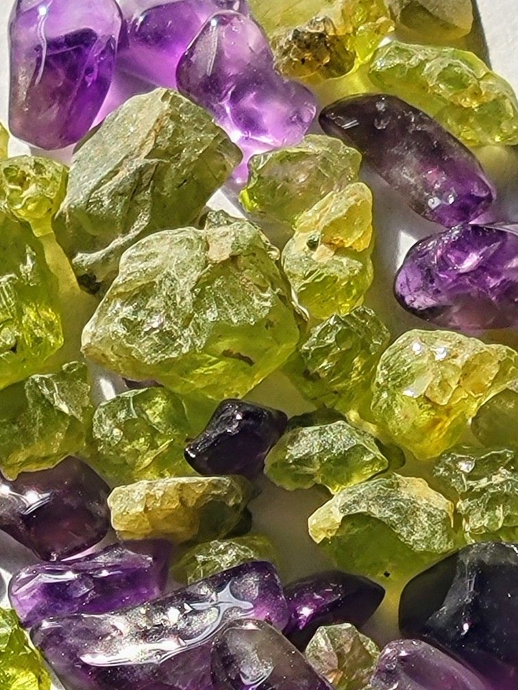 [40pcs. Bundle] 20pcs. Peridot 20pcs Amethyst  Natural Crystal 