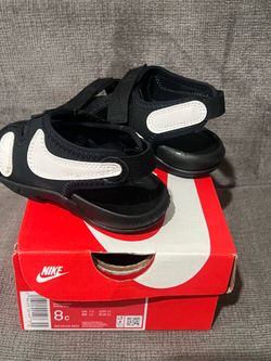 Baby shoes in great condition (IF U BROKE DONT HMU