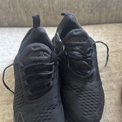 Tenis negro