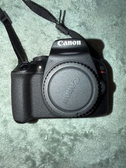$500 Canon EOS Rebel T7 with 2 lens and travel bag