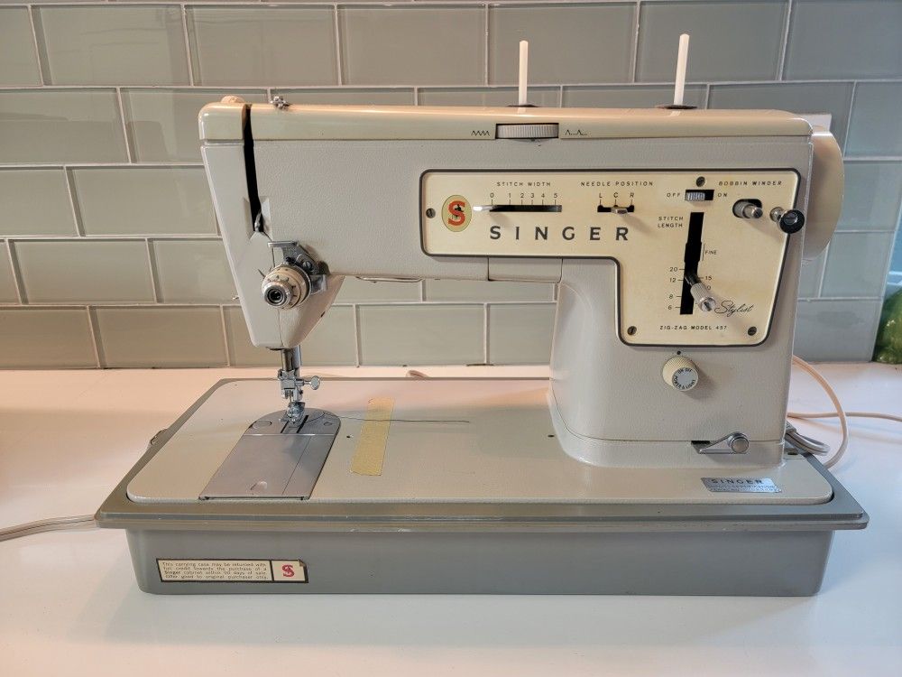 Vintage Singer Stylist 457 Zig-Zag Sewing Machine – Made in Great Britain $125 OBO