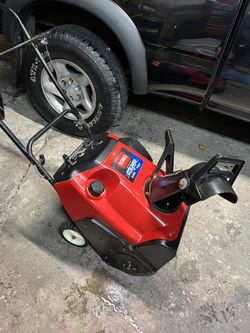 TORO SNOWBLOWER MEDIUM