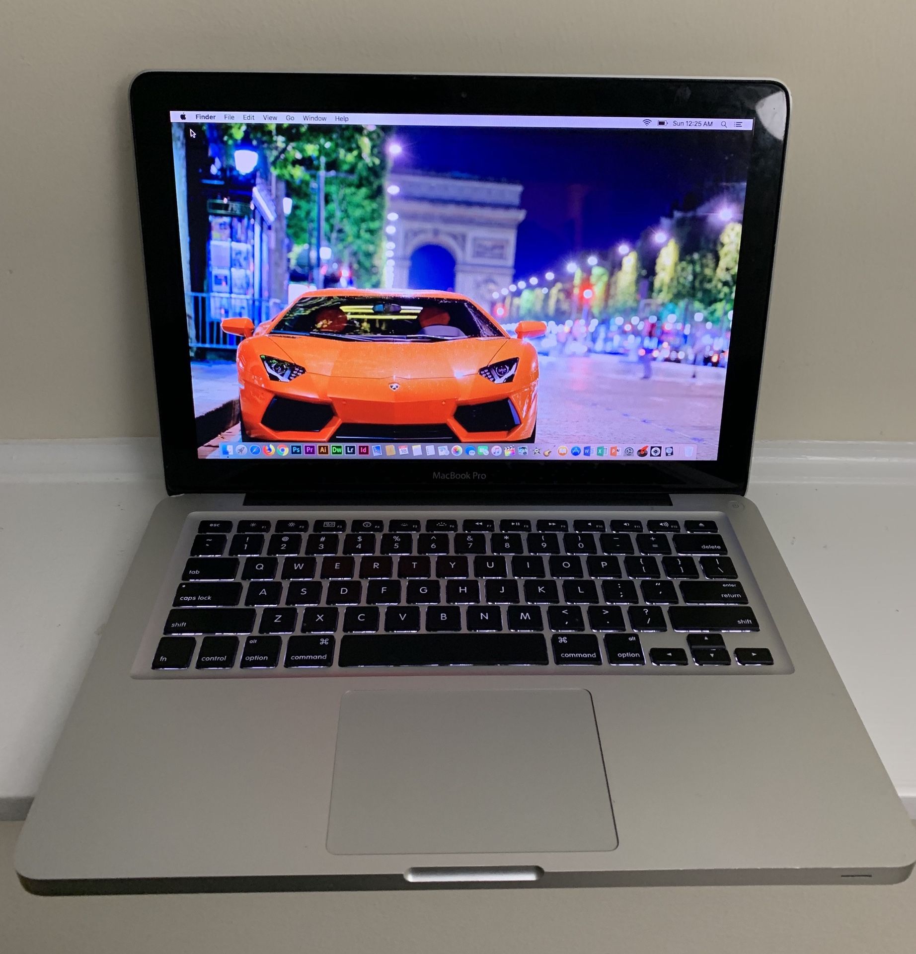 2010 Apple MacBook Pro + software