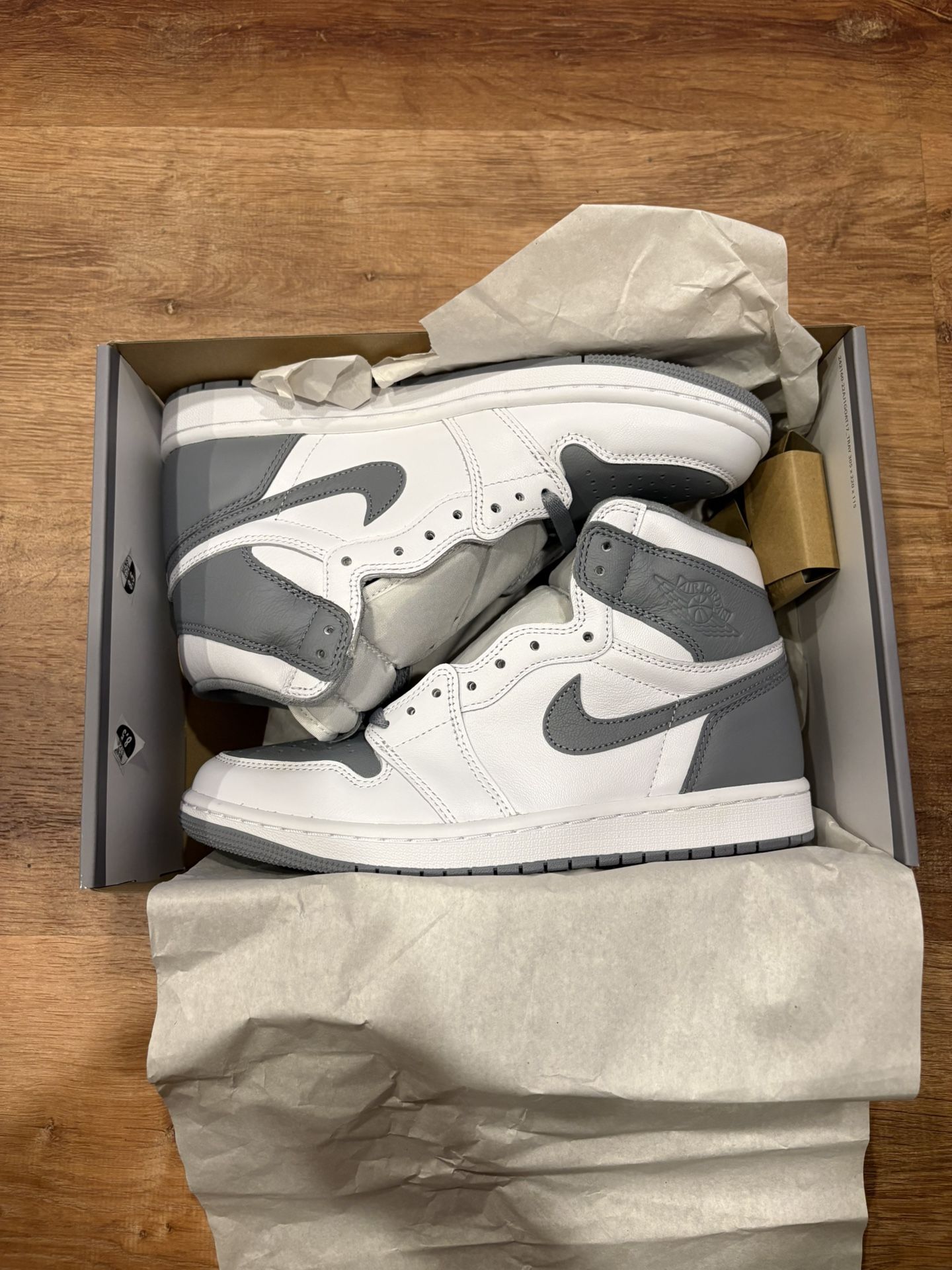 Air Jordan 1 Retro High OG Stealth size 8.5