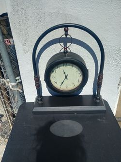 Floor clock