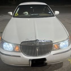 2001 Lincoln Town Car