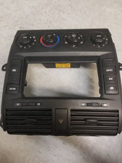 02-05 Kia Sedona Radio Stereo Temperature Climate Control Dash Trim 1K52Y61190

