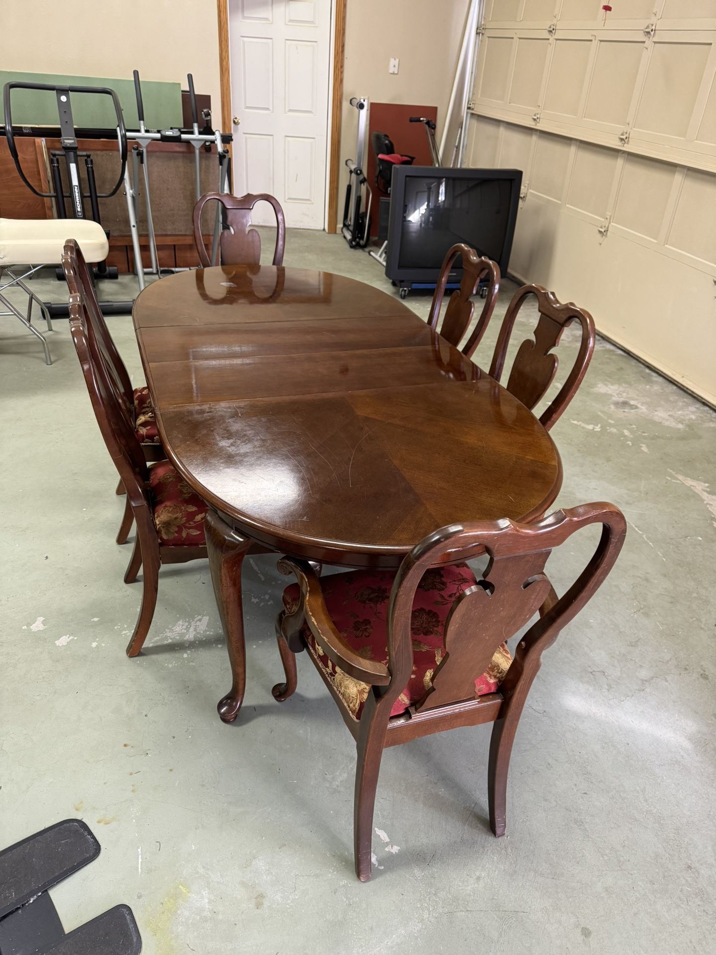 Solid Wood, Kitchen Table and Six Chairs Set ( Includes Two Extra Leafs)