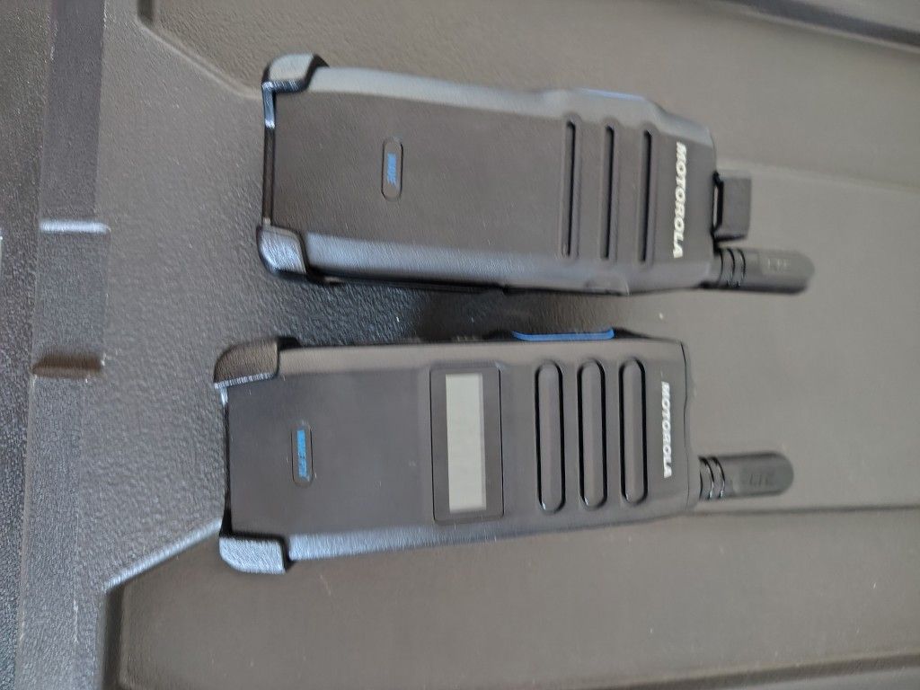 Motorola Wave Talk Series 100 And Series 110 2 Way Radios With Bluetooth Microphone