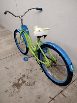 Schwinn Women s Starlet Beach Cruiser Bike Comfort Bicycle for