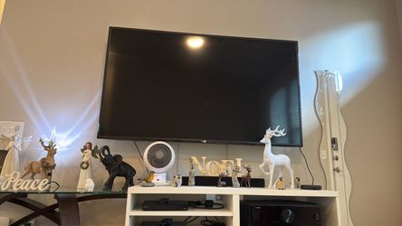 VIZEO 65” TV Model D65-F1