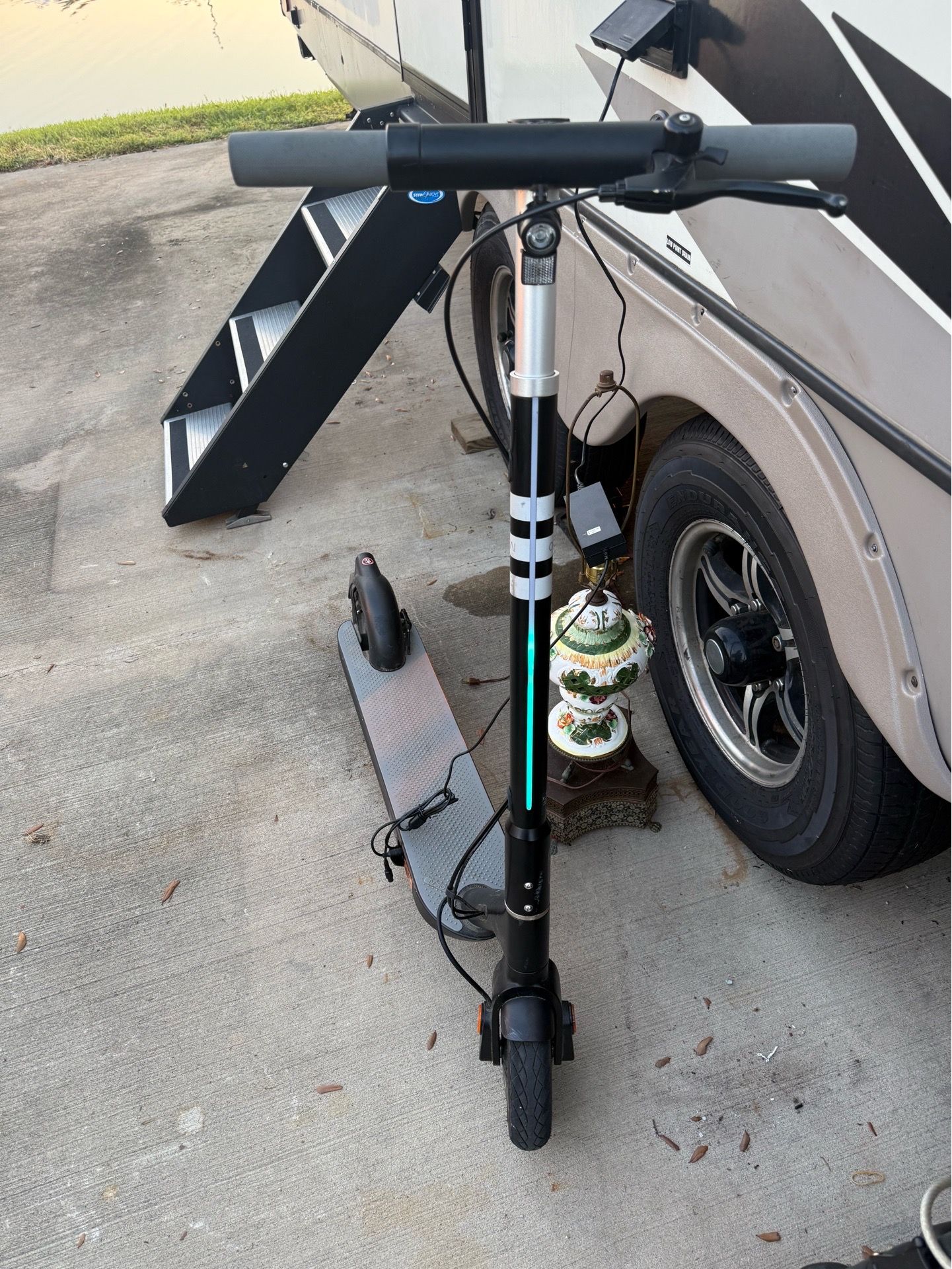 OKAI ES10 NEON SCOOTER 36v CALLS ONLY!!