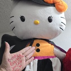 Hello Kitty Eyelashes Witch Greeter 