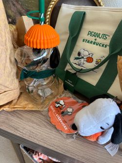 Peanuts d Starbucks