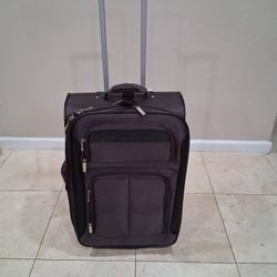 Claiborne Suitcase With Wheels 