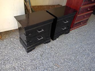 2 NIGHTSTANDS
