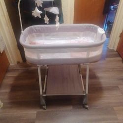 Grey Baby Bassinet (Simmon's Kids) *LIGHTLY USED*