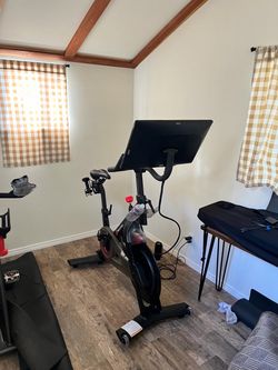 2022 Peloton Bike — Excellent Condition