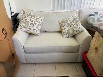 Kevin Charles Twin size  Sleeper Sofa- Good Condition - Pick up in Margate