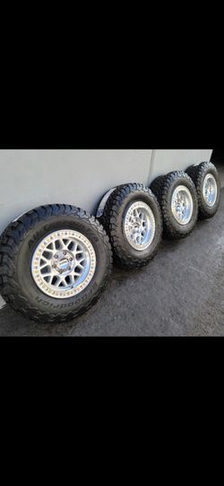 17" KMC rims w/ 33" BfGoodrich T/A KO2  tires