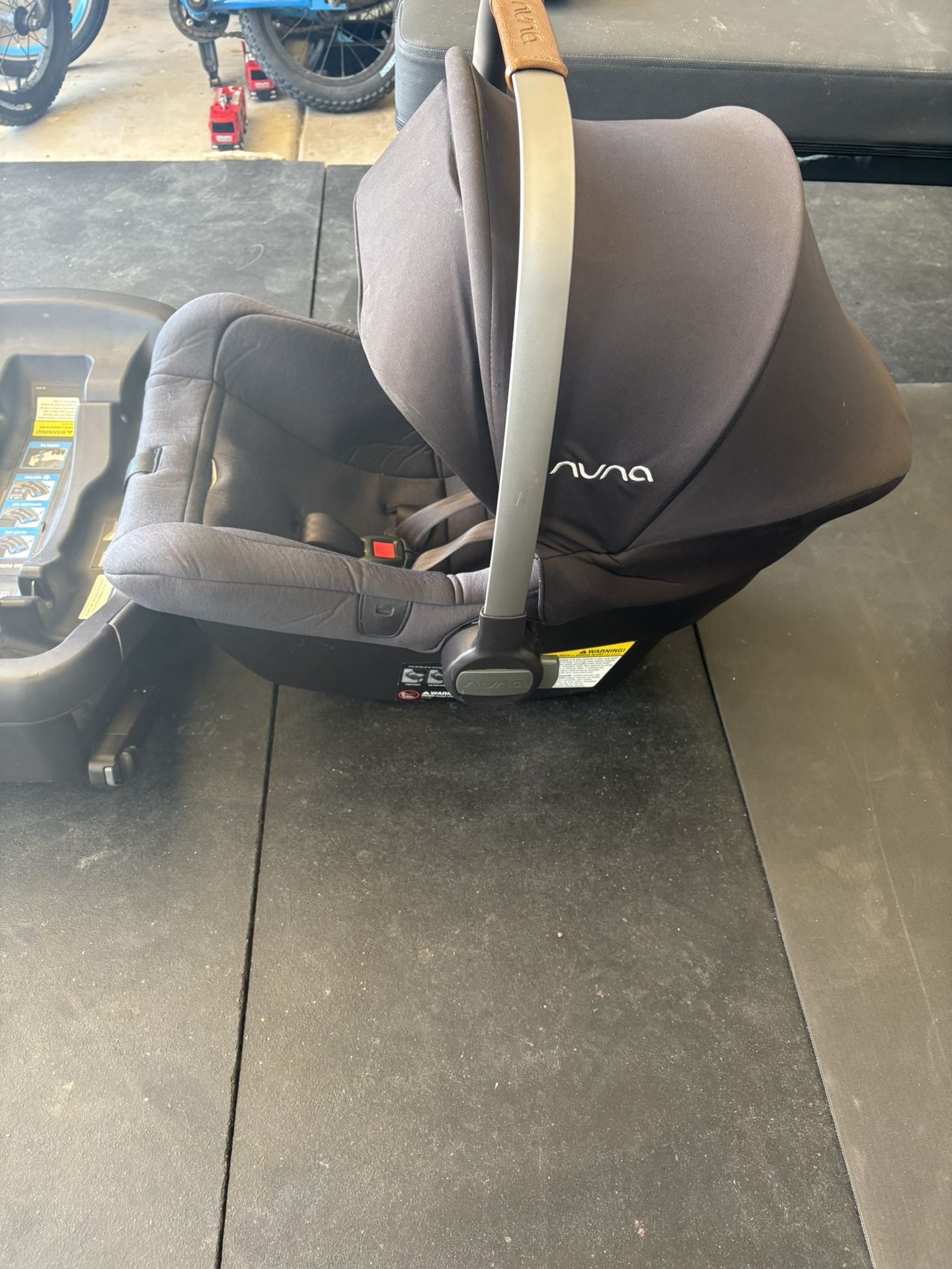 Nina Pipa Car Seat And Base