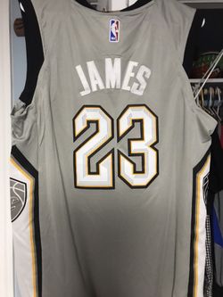 Lebron “the land” jersey size XL 52