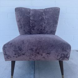 MID CENTURY PURPLE VELVET CHAIR