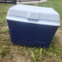 Rubbermaid Lunchbox/cooler