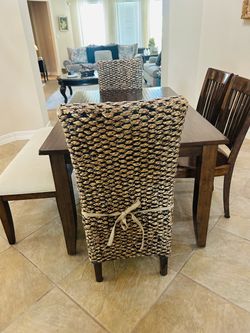 Beautiful, high-quality 6-piece Kincaid dining room set