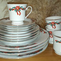 Vintage Christmas Poinsettia And Ribbons Dinnerware Set