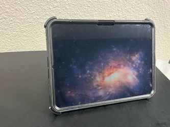 iPad Pro 11” M4 — 256 GB — Like New!