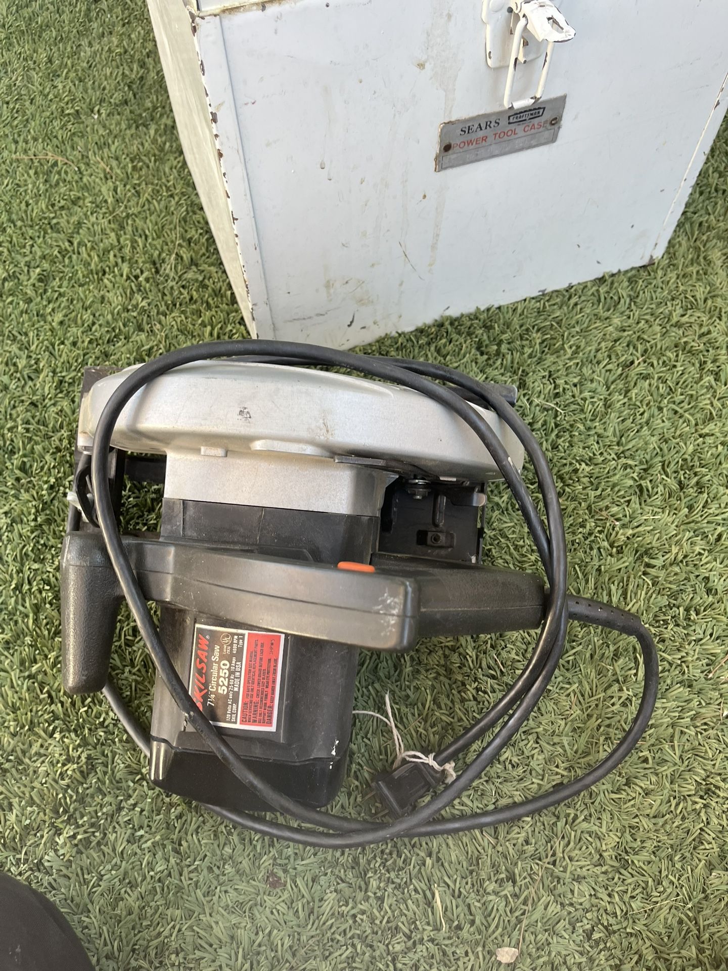 Skill Saw With Blades And Tool Chest