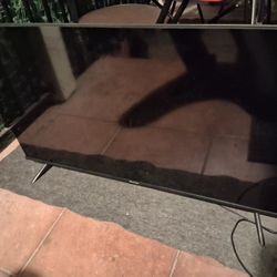 Hisense Roku TV (Damaged Screen)