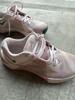Nike Metcon 8 training shoes Size 6.5 Women