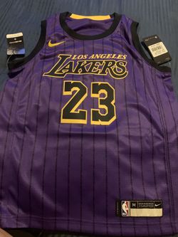 LeBron James jersey youth size medium