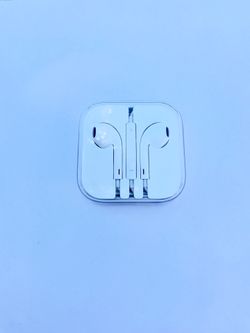Apple plug in headphone