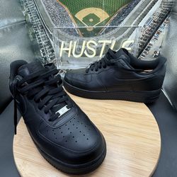 Nike Air Force 1 ’07 Triple Black Low – Men’s US 11.5