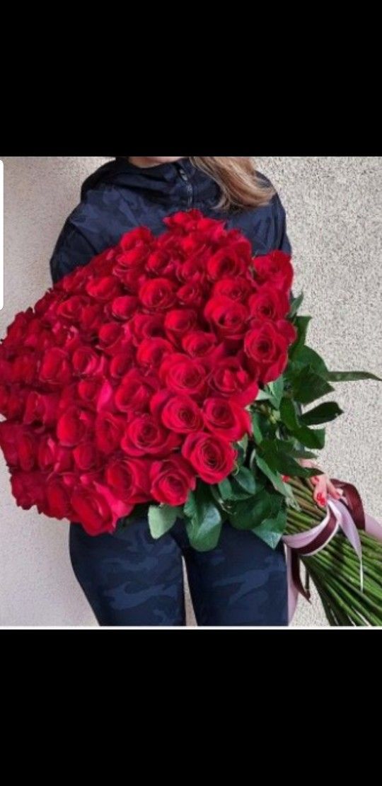A Stunning Beautiful Bouquet Of 100 Fresh Roses...The Best Romantic Way To Impress Your Love One On This Valentine's Day100% fresh Rose's... Many co